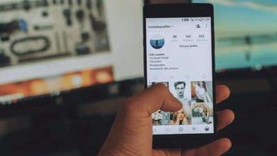 મોટા ભાગના લોકો Instagram પર કન્ટેન્ટ પોસ્ટ કરતી વખતે કેટલીક ભૂલો વારંવાર કરે છે. જેના કારણે તેમના ઈન્સ્ટાગ્રામ ફોલોઅર્સ વધવાને બદલે ઘટવા લાગ્યા છે. જો તમે ઈન્સ્ટાગ્રામ પર આ ત્રણ ભૂલો ન કરો તો તમારા એકાઉન્ટ પર પણ ફોલોવર્સ વધી શકે છે.