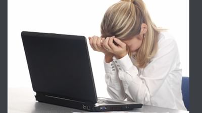 મોટાભાગના લોકો ઓફિસનું કામ લેપટોપ અથવા કમ્પ્યુટર પર કરે છે. આજકાલ, તેનો ઉપયોગ માત્ર ઓફિસ જનારા લોકો દ્વારા જ નહીં પરંતુ કોલેજ અને સ્કૂલના વિદ્યાર્થીઓ દ્વારા પણ કરવામાં આવે છે. પણ જ્યારે કોઈ કારણસર લેપટોપ અથવા કોમ્પ્યુટરને અચાનક હેંગ થવા લાગે તો લોકોના કામ અટકી જાય છે અને ઘણી સમસ્યાનો સામનો કરવો પડે છે, જો તમે પણ આ સમસ્યાનો સામનો કરી રહ્યા છો તો આ સરળ ટ્રિકથી તમારું લેપટોપ કે કોમ્પ્યુટર ફરી રોકેટની સ્પિડથી ચાલવા લાગશે 