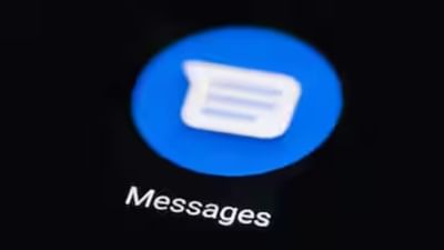 એન્ડ્રોઇડ સ્માર્ટફોન પર ડિફોલ્ટ મેસેજિંગ એપ્લિકેશન છે, જેનો ઉપયોગ લાખો યુઝર્સ કરતા હોય છે. ડિજીટલ યુગમાં હવે ઓનલાઈન શોપિંગથી લઈને કોઈપણ વેબસાઈટ કે એપમાં લોગઈન કરવા માટે વન ટાઈમ પાસવર્ડ (OTP) જરૂરી છે. આ જ કારણે મેસેજ બોક્સ OTPથી ભરાઈ જાય છે. આ OTP મેસેજને કારણે ફોનનું સ્ટોરેજ ફુલ થઈ જાય છે. આવી સ્થિતિમાં, તમારે એક બાદ એક એમ તે જૂના મેસેજને ડિલિટ કરવા પડે છે, જે કંટાળાજનક લાગે છે, ત્યારે આ સમસ્યાના હલ માટે અમે એક સરળ ટ્રિક લઈને આવ્યા છે.