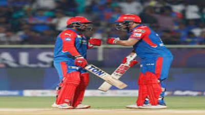 વિપ્રજ નિગમ IPL 2025: ગઈકાલે એટલે કે 24 માર્ચ સોમવારે રમાયેલ IPL લીગ મેચમાં, દિલ્હી કેપિટલ્સે લખનૌ સુપર જાયન્ટ્સને 1 વિકેટથી હરાવ્યું. એક સમયે એવું લાગતું હતું કે, દિલ્હી મેચ હારી જશે, પરંતુ ઉત્તર પ્રદેશના વિપ્રજ નિગમ અને આશુતોષ તારણહાર બન્યા અને ટીમને જીત તરફ દોરી ગયા. લખનૌ સુપર જાયન્ટસ સામેની મેચ વિપ્રજ નિગમની ડેબ્યૂ મેચ હતી અને દિલ્હીએ તેને માત્ર 50 લાખ રૂપિયામાં જ ખરીદ્યો હતો. તેણે પહેલી જ મેચમાં શાનદાર પ્રદર્શન કરીને પોતાની ઓળખ બનાવી લીધી છે.