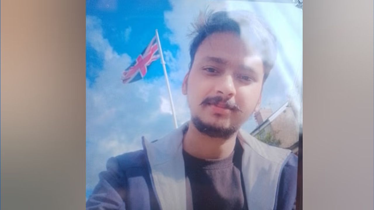 મેરઠના ઈન્દ્રનગર વિભાગ 2, બ્રહ્મપુરીમાં રહેતા મુન્ના લાલ ઈન્ડિયન ઓઈલ કંપનીમાંથી નિવૃત્ત થયા. તેમનો પુત્ર સૌરભ કુમાર મર્ચન્ટ નેવીમાં નોકરી કરતો હતો. 2015માં સૌરભ કુમારને ગૌરીપુરાની રહેવાસી મુસ્કાન રસ્તોગી સાથે પ્રેમ થયો હતો. બંનેએ 2016માં લગ્ન કર્યા હતા.