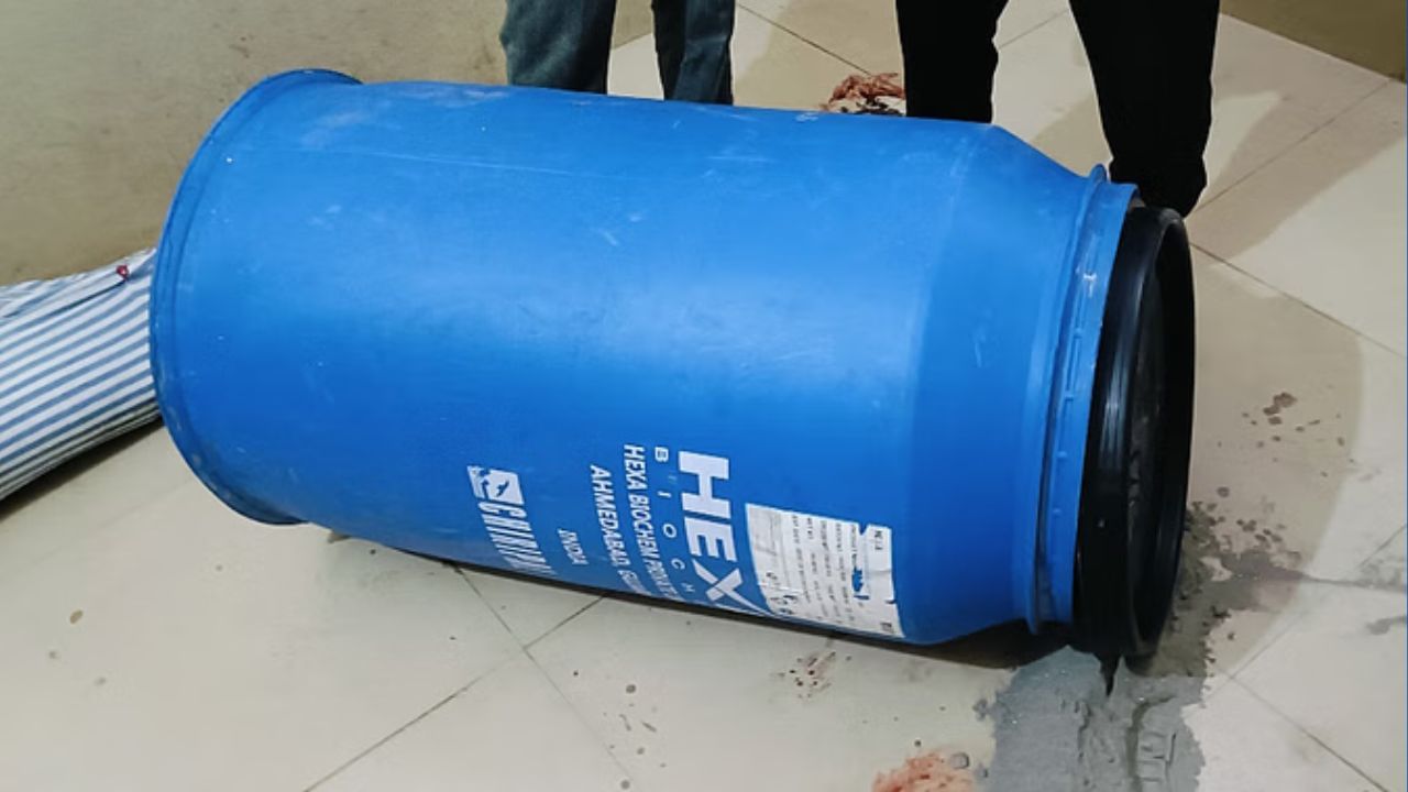 સૌરભના બેંક ખાતામાં છ લાખની રકમ હતી. મુસ્કાન અને શાહિલ આ રકમ ઉપાડી શક્યા ન હતા. ત્યારબાદ મુસ્કાન તેના મામાના ઘરે ગૌરીપુરા ગઈ હતી. તેણે તેની માતા કવિતા રસ્તોગીને બેંક ખાતામાંથી પૈસા મેળવવા માટે મદદ માંગી. ત્યારબાદ મુસ્કાને તેની માતાને સમગ્ર ઘટનાની જાણકારી આપી.