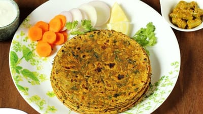 મેથી, પાલક અને દૂધીના થેપલા તો તમે બધાએ ખાધા જ હશે. ત્યારે તમને કાકડીના થેપલા બનાવવાની સરળી રેસિપી તમને જણાવશું. જે ઘરે સરળતાથી બનાવી શકાય છે. તેમજ તે શરીર માટે ખૂબ જ લાભકારક છે.