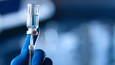 બાળક હોય કે પુખ્ત, રસીકરણ કરાવ્યા પછી શરીરમાં દુખાવો થાય છે. આનું કારણ એ છે કે રસીકરણ પછી રોગપ્રતિકારક શક્તિ સક્રિય થઈ જાય છે. તે પોતાનો પ્રતિભાવ આપવાનું શરૂ કરે છે. આના કારણે, રસીકરણના સ્થળે થોડા સમય માટે દુખાવો અથવા સોજો આવી શકે છે. મોટાભાગના લોકો રસી લીધા પછી દુખાવો અનુભવે છે, પરંતુ શું તમે જાણો છો કે કેટલીક રસીઓ એવી છે જે લીધા પછી નામમાત્ર દુખાવો જ કરે છે. આને Painless Vaccine ઓ કહેવામાં આવે છે.