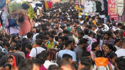 સરોજિની નગર માર્કેટમાં 2 મહિલાઓ વચ્ચે એક કપડાંને લઈ થયો ઝગડો, જુઓ વીડિયો