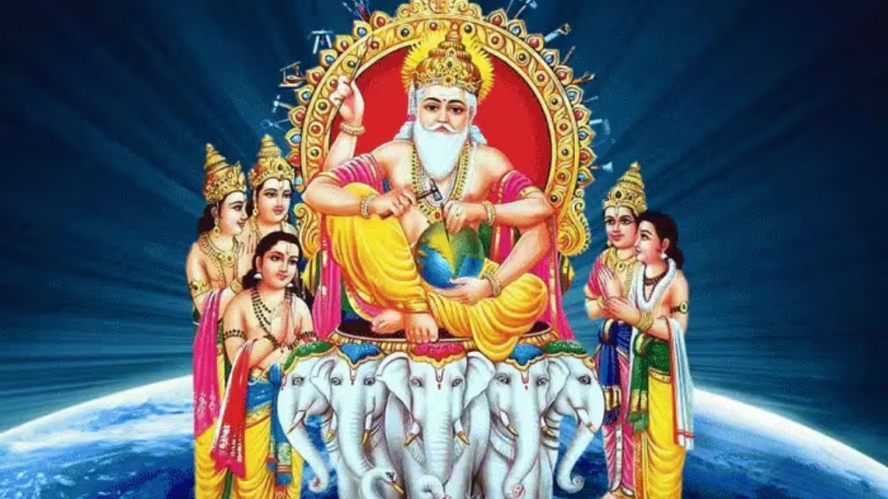 સુથાર સમુદાયને ક્યારે વિશ્વકર્મા સમુદાયનો ભાગ પણ માનવામાં આવે છે. કારણે કે વિશ્વકર્મીઓને હિન્દુ ધર્મમાં દેવતાઓના શિલ્પી માનવામાં આવે છે.