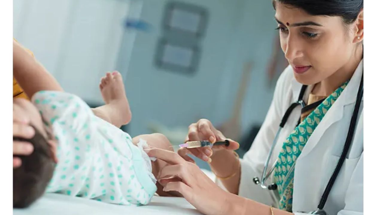 ડૉ. રાજ કહે છે કે બધી હોસ્પિટલોમાં પીડારહિત રસી ઉપલબ્ધ નથી. આ ફક્ત ખાનગી હોસ્પિટલોમાં જ ઉપલબ્ધ છે. તેની કિંમત પણ 6 હજારથી 12 હજાર સુધીની છે. હોસ્પિટલ કેટલી કિંમત વસૂલ કરે છે તેના પર આધાર રાખે છે. એક રસી ખૂબ ખર્ચાળ હોવાથી, દરેકને તે મળતી નથી. કેટલાક કિસ્સાઓમાં, નાના બાળકોના માતા-પિતા તેમને આ રસીઓ અપાવે છે. પરંતુ ઊંચા ખર્ચને કારણે, તેમને ઇન્સ્ટોલ કરાવનારા લોકોની સંખ્યા ઓછી છે.