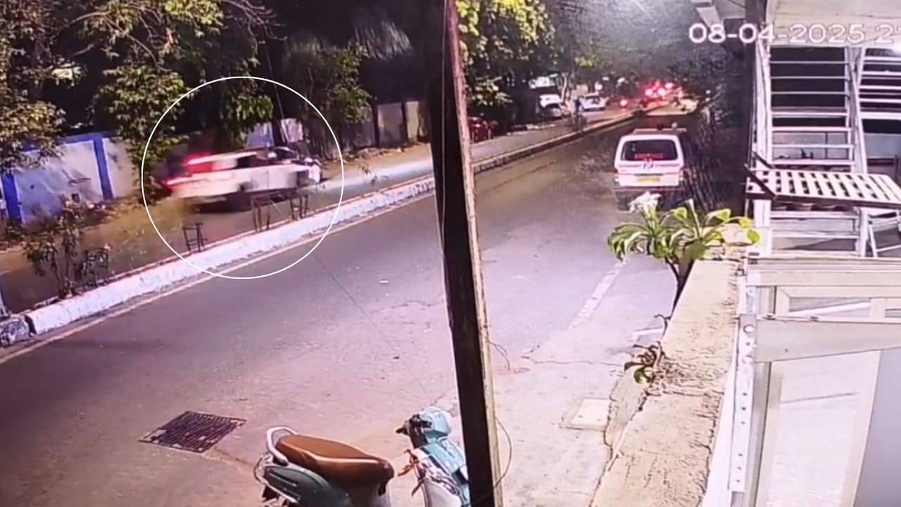 Vadodara : ગોત્રી રોડ પર નશાની હાલતમાં સર્જ્યો અકસ્માત, CCTV આવ્યા સામે, જુઓ Video