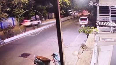 Vadodara : ગોત્રી રોડ પર નશાની હાલતમાં સર્જ્યો અકસ્માત, CCTV આવ્યા સામે, જુઓ Video Vadodara : ગોત્રી રોડ પર નશાની હાલતમાં સર્જ્યો અકસ્માત, CCTV આવ્યા સામે, જુઓ Video