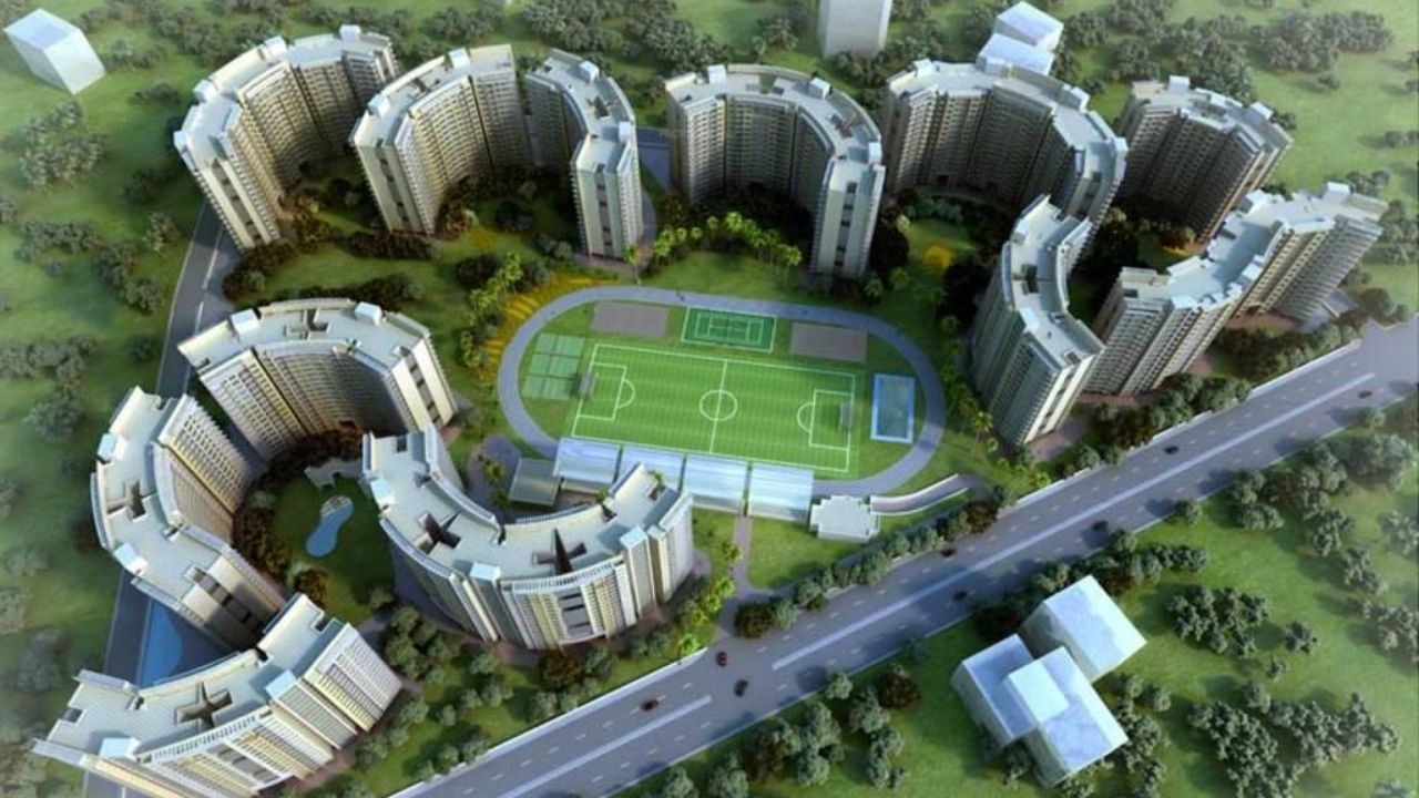 અમદાવાદમાં આવેલી મીડોઝ સોસાયટી પણ શહેરની સૌથી મોંઘી અને પોશ સોસાયટીઓમાંની એક છે. અહીં મનોરંજન માટે ઇન-હાઉસ જીમ, બેડમિન્ટન કોર્ટ, સ્ક્વોશ કોર્ટ, મંદિર, જોગિંગ ટ્રેક અને બીજી ઘણી સુવિધાઓ ઉપલબ્ધ છે.