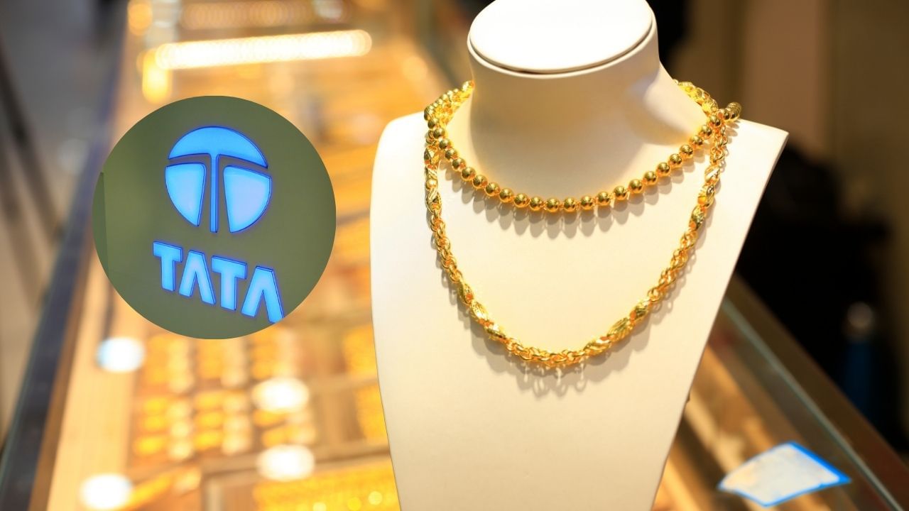 ટાટાના સોનાના ઘરેણાં વેચતી અગ્રણી બ્રાન્ડ તનિષ્ક, અક્ષય તૃતીયા પર એક ખાસ ઓફર લઈને આવી છે. તેની સત્તાવાર વેબસાઇટ અનુસાર, આ ઓફર 19 એપ્રિલથી 30 એપ્રિલ સુધી ચાલશે જેના પર મહત્તમ 20% ડિસ્કાઉન્ટ આપવામાં આવી રહ્યું છે. તે જ સમયે, જો તમે 50,000 રૂપિયાથી ઓછી કિંમતનું સોનું ખરીદો છો, તો તમને તેના પર 5% ડિસ્કાઉન્ટ મળશે. જો તમે 50,000 રૂપિયાથી ૩ લાખ રૂપિયા સુધીનું સોનું ખરીદો છો, તો તમને તેના પર 10% ડિસ્કાઉન્ટ મળશે. તે જ સમયે, જો તમે 3 લાખ રૂપિયાથી 8 લાખ રૂપિયા સુધીનું સોનું ખરીદો છો, તો તેના પર 15% ની ઓફર ઉપલબ્ધ છે. 8 લાખ રૂપિયાથી વધુની ખરીદી પર ૨૦% ડિસ્કાઉન્ટ ઉપલબ્ધ છે.