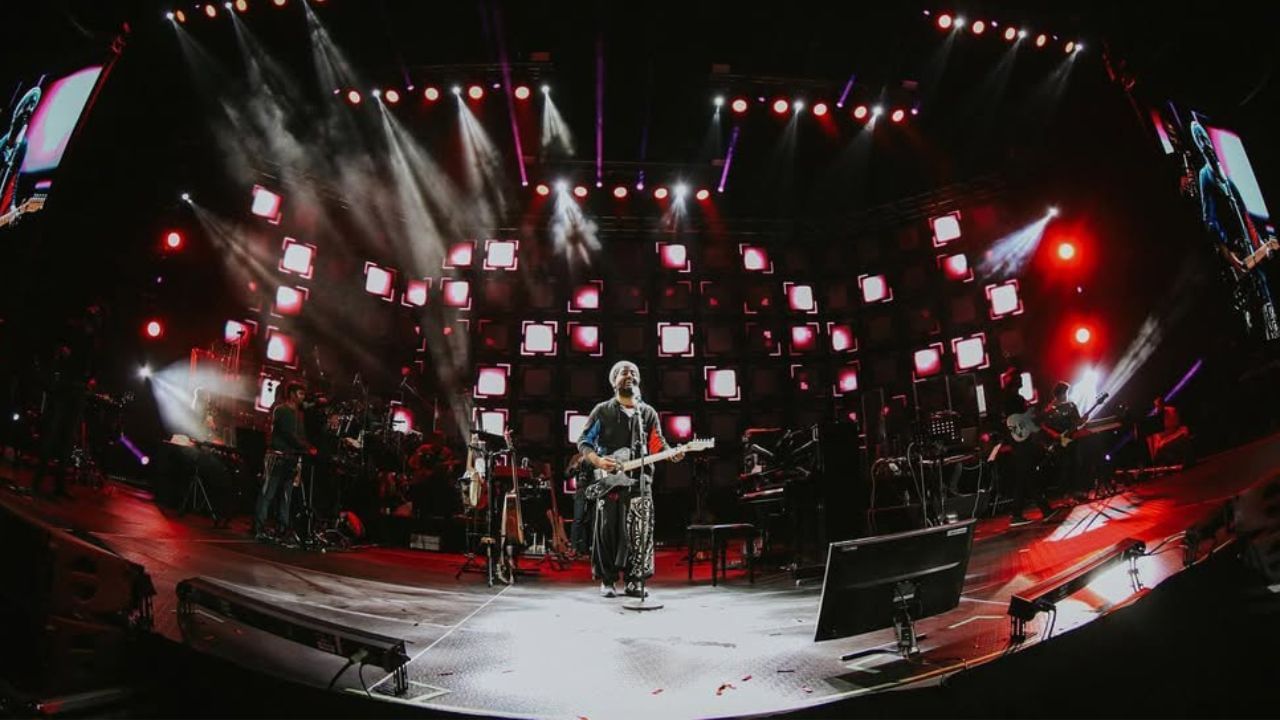 તેમને ક્રિકેટ પણ ગમે છે અને તેઓ સચિન તેંડુલકર,સૌરવ ગાંગુલી તેના ફેવરિટ ક્રિકેટર રહી ચૂક્યા છે.