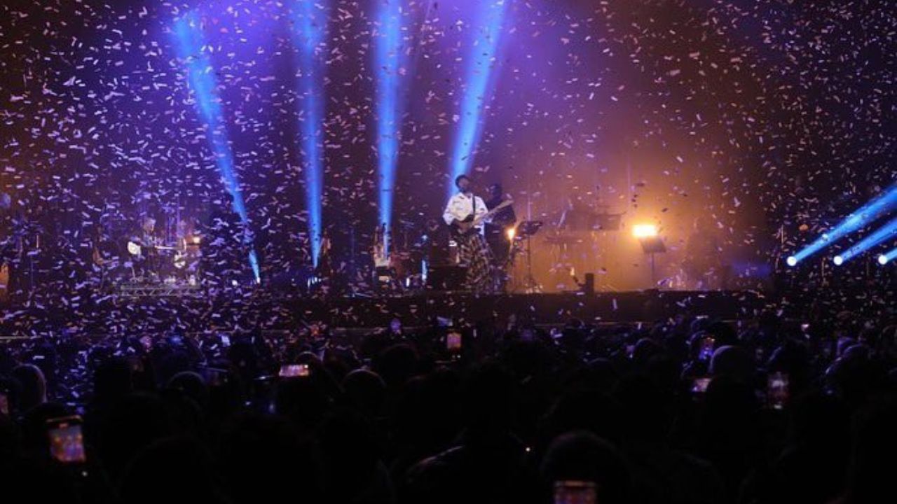 અરિજીતના પહેલા લગ્ન વિશે વધુ કોઈ માહિતી નથી, તે લગ્ન લાંબા સમય સુધી ટકી શક્યા નહીં. બંનેએ તરત જ છૂટાછેડા લઈ લીધા અને પોતપોતાના જીવનમાં આગળ વધ્યા.  