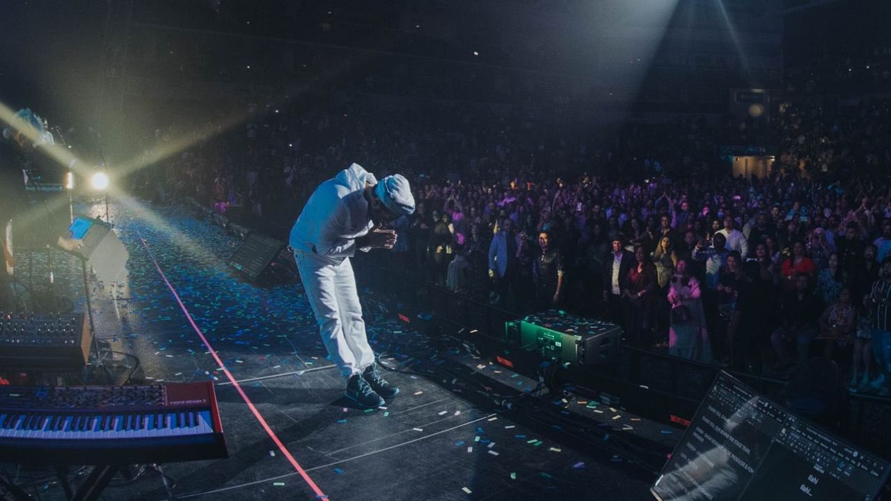 2014માં અરિજિતે પશ્ચિમ બંગાળના તારાપીઠ મંદિરમાં તેની બાળપણની મિત્ર કોયલ રોય સાથે લગ્ન કર્યા. લગ્નમાં ફક્ત તેમના નજીકના મિત્રો અને પરિવાર જ હાજર રહ્યા હતા.