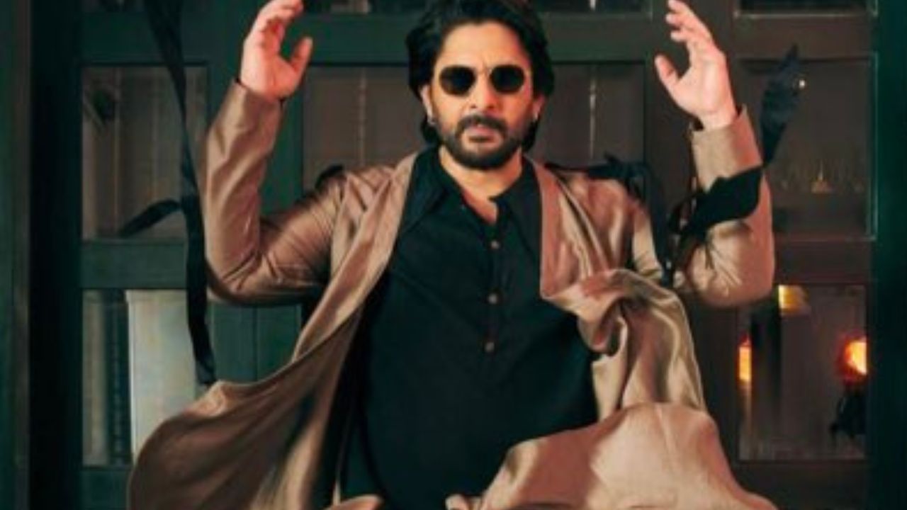 અરશદના પિતા ફેમસ સંગીત દિગ્દર્શક અને હાર્મોનિયમ વાદક અહેમદ અલી ખાન હતા, પરંતુ કેન્સરને કારણે તેમનું નાની ઉંમરે અવસાન થયું હતુ.અરશદના માતા-પિતાના મૃત્યુ પછી, તેણે પોતાનું ગુજરાન ચલાવવા માટે ઘરે ઘરે જઈને સેલ્સમેન તરીકે કામ કર્યું હતુ.