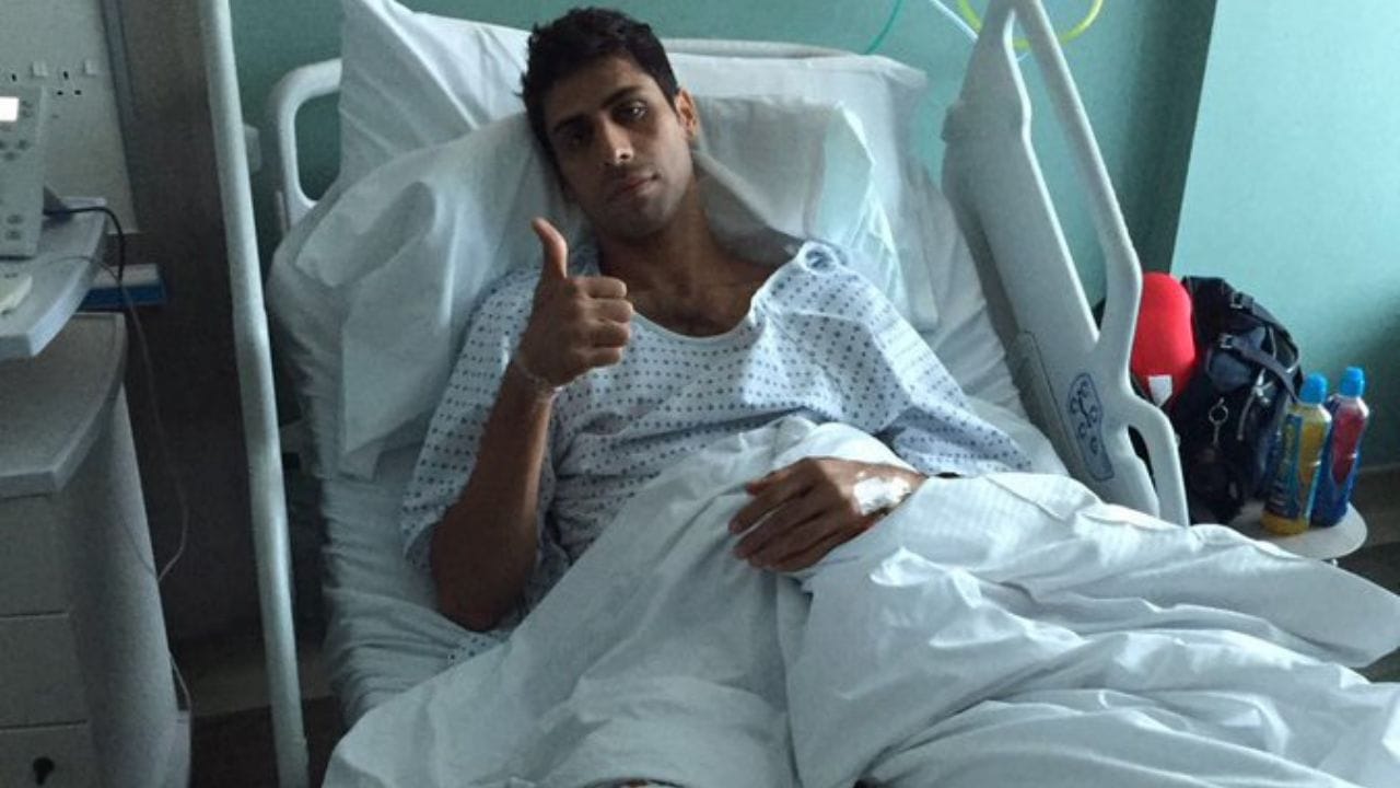 ભારત સાથે, નેહરા ભારતીય ટીમનો સભ્ય હતા જે 2002ની ICC ચેમ્પિયન્સ ટ્રોફીના સંયુક્ત વિજેતાઓમાંનો એક છે, જેનું ટાઇટલ શ્રીલંકા સાથે પણ શેર કરવામાં આવ્યું હતું, અને 2011 ક્રિકેટ વર્લ્ડ કપ જીતનાર ટીમનો સભ્ય હતો, જોકે તે ફાઇનલમાં રમ્યો ન હતો.