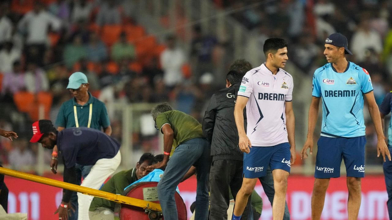 નેહરાએ IPLની 2019 સીઝનમાં પોતાનું સ્થાન જાળવી રાખ્યું.  જાન્યુઆરી 2022માં, તેમને આઈપીએલની નવી ટીમ એટલે કે, ઇન્ડિયન પ્રીમિયર લીગ ફ્રેન્ચાઇઝ ગુજરાત ટાઇટન્સના મુખ્ય કોચ તરીકે નિયુક્ત કરવામાં આવ્યા. 2022ની IPL સીઝનમાં, ગુજરાત ટાઇટન્સે ટેબલમાં ટોચનું સ્થાન મેળવ્યું અને ફાઇનલમાં રાજસ્થાન રોયલ્સ સામે ટ્રોફી જીતી.