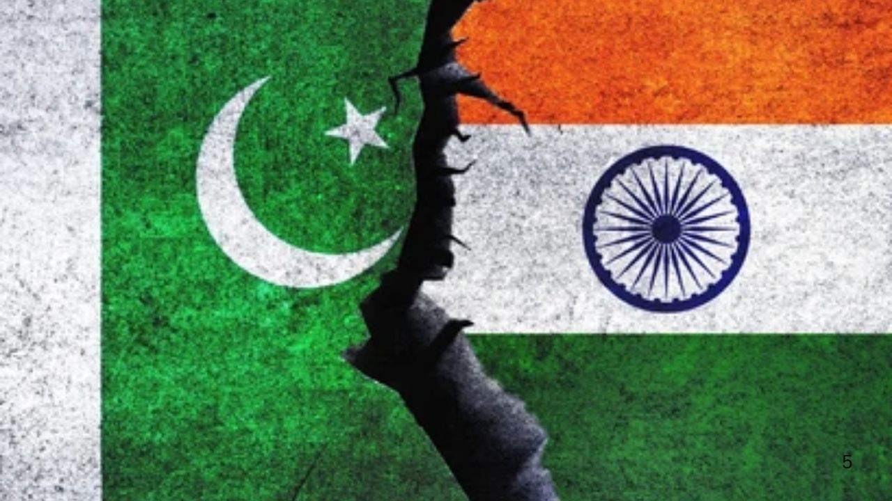 કપાસ અને સુતરાઉ દોરા: ગુજરાતના કાપડ ઉદ્યોગને લગતા કપાસ અને સુતરાઉ દોરાની નિકાસ પણ અટારી સરહદ દ્વારા થાય છે. પાકિસ્તાનમાં ખાસ કરીને કાપડ ઉદ્યોગમાં આની ખૂબ માગ છે. સોયાબીન અને પશુ આહાર: ગુજરાત સોયાબીન અને મરઘાં ખોરાક જેવા પશુ આહાર ઉત્પાદનોની પણ નિકાસ કરે છે. જે પાકિસ્તાનના પશુપાલન ઉદ્યોગ માટે મહત્વપૂર્ણ છે.