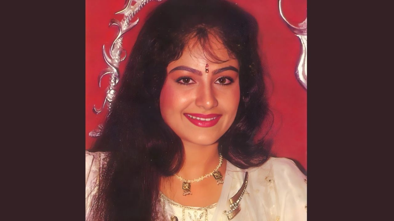 એક ઇન્ટરવ્યુ દરમિયાન, આયેશાએ ફિલ્મ દલાલ વિશે વાત કરી. તેણીએ કહ્યું કે તેની પાસેથી કોઈ પરવાનગી લેવામાં આવી ન હતી અને તે ખૂબ ગુસ્સે હતી. અભિનેત્રીએ ખુલાસો કર્યો કે જ્યાં ફિલ્મની ટ્રાયલ થઈ હતી તે શોમાં તેને આમંત્રણ પણ આપવામાં આવ્યું ન હતું.