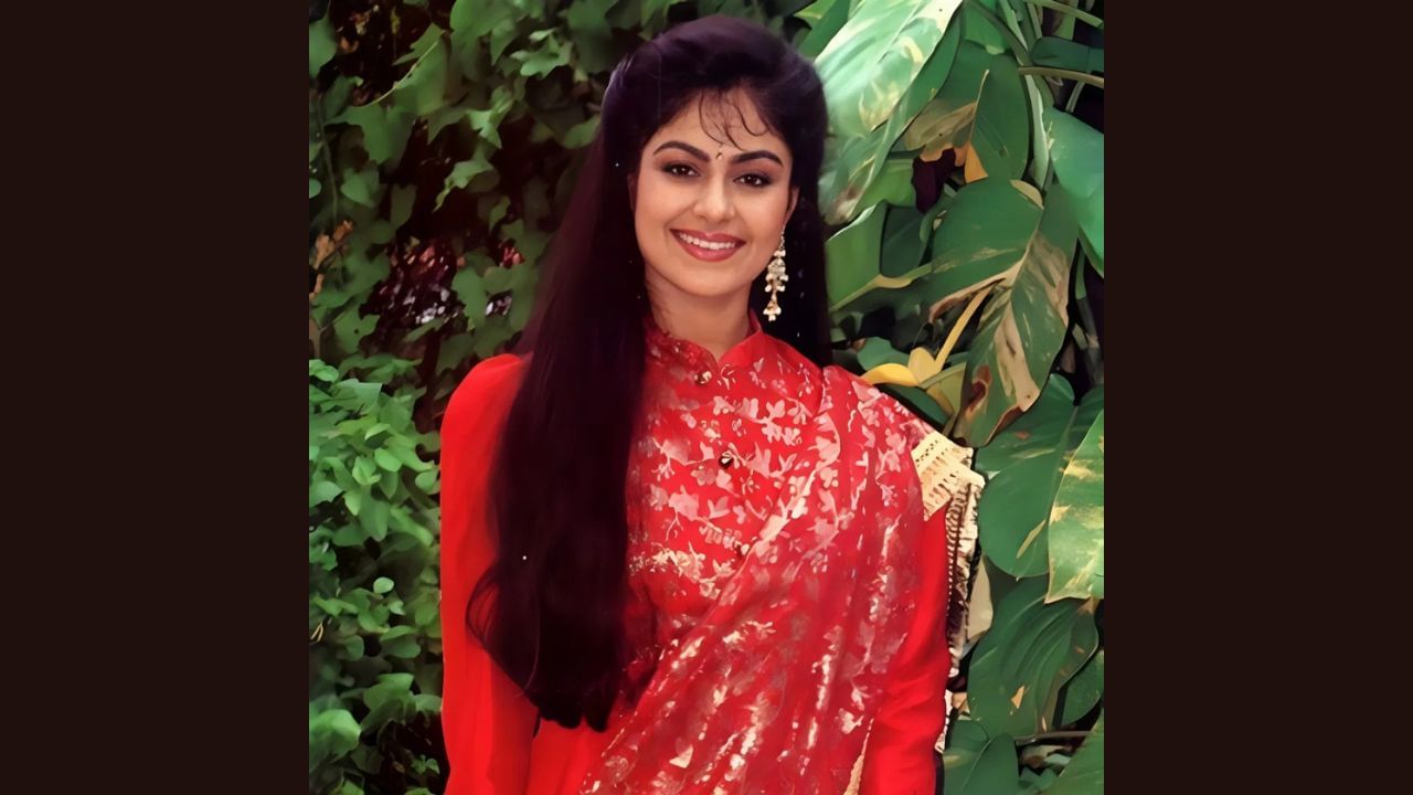 આયેશા ઝુલકાએ ફિલ્મ કુરબાનથી ફિલ્મી દુનિયામાં પ્રવેશ કર્યો હતો. આ ફિલ્મમાં સલમાન ખાન મુખ્ય અભિનેતા હતા. આ ફિલ્મ રિલીઝ થયા પછી, અભિનેત્રીને ઘણી ફિલ્મોની ઓફર મળવા લાગી.