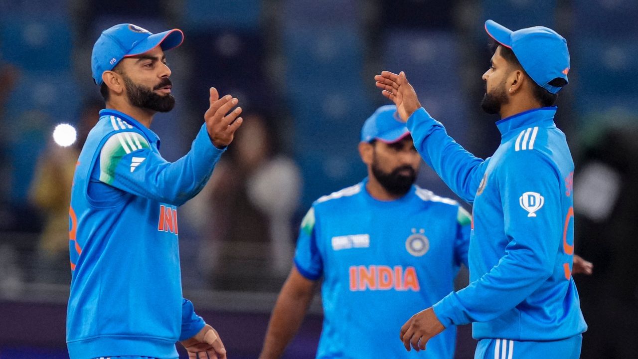 નવા સેન્ટ્રલ કોન્ટ્રાક્ટમાં BCCIએ ભારતીય ક્રિકેટના ભવિષ્યને ધ્યાનમાં રાખીને ઘણા યુવા ખેલાડીઓનો સમાવેશ કર્યો છે. તો બીજી તરફ બે સ્ટાર ખેલાડીઓ પણ સેન્ટ્રલ કોન્ટ્રાક્ટમાં પાછા ફર્યા છે. આ બંને ખેલાડીઓને સજા તરીકે સેન્ટ્રલ કોન્ટ્રાક્ટમાંથી બહાર રાખવામાં આવ્યા હતા.