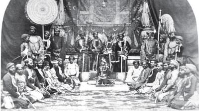 ભરતપુરનું નામકરણ મહારાજા ભરતના નામ પરથી થયેલું હોવાનું માનવામાં આવે છે.  ભરત રામાયણના પાત્ર શ્રી રામના ભાઈ હતા, અને એવું પણ કહેવાય છે કે તેમને આ પ્રદેશ સાથે કોઈ આધ્યાત્મિક અથવા ઐતિહાસિક જોડાણ હતું. તેથી, આ શહેરને "ભરતપુર" કહેવામાં આવ્યું. (Credits: - Wikipedia)