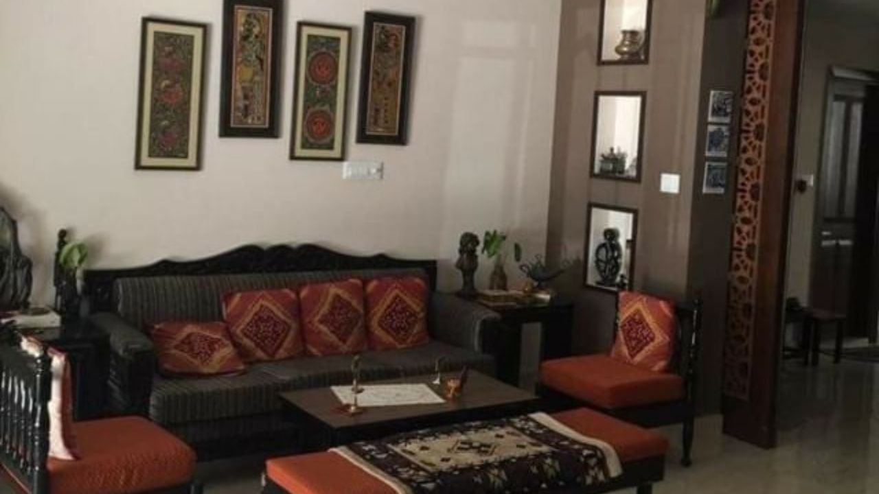 વાસ્તુશાસ્ત્ર અનુસાર, ઘરમાં હિંસક પ્રાણીઓના ચિત્રો, યુદ્ધના ચિત્રો અથવા મોટી મૂર્તિઓ રાખવાથી વાસ્તુ દોષ થઈ શકે છે.