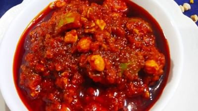 ભારતમાં વિવિધ પ્રકારના અથાણા બનાવવામાં આવતા હોય છે. ત્યારે આજે ચણા-મેથીના અથાણાની રેસિપી જણાવીશું.ચણા-મેથીનું અથાણું બનાવવા માટે કેટલીક સામગ્રીની જરુર પડશે. 