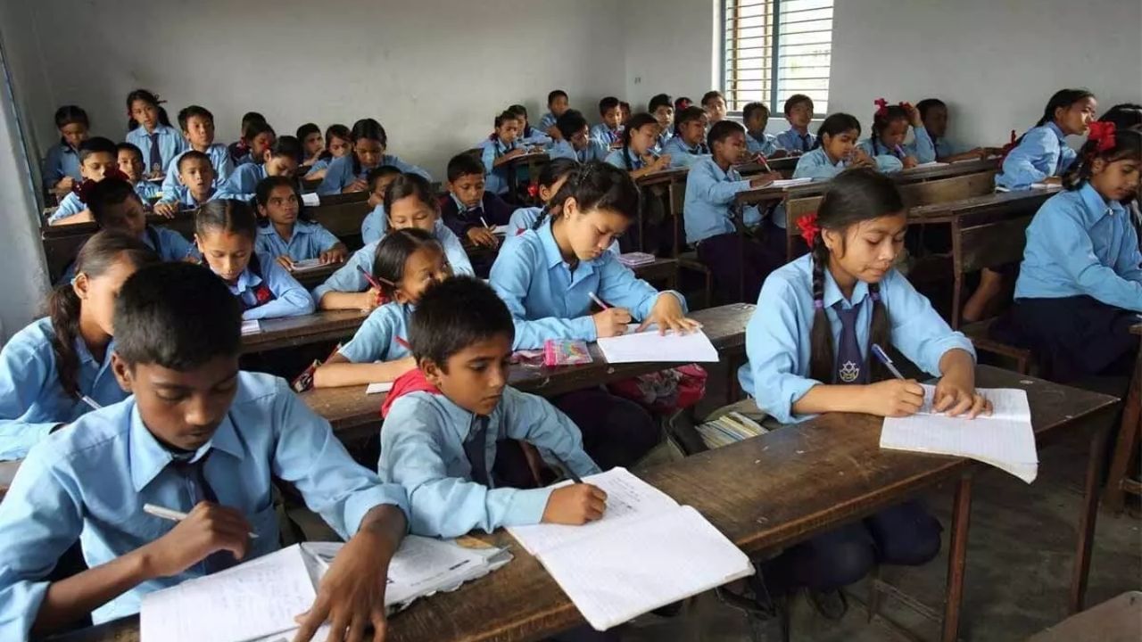 તેવી જ રીતે, જો તે પોતાના ઉછીના આપેલા પૈસા પાછા માંગવામાં અચકાય છે, તો જરૂરિયાત સમયે તેની પાસે પૈસા રહેશે નહીં. જો કોઈ વ્યક્તિ જ્ઞાન પ્રાપ્ત કરતી વખતે શિક્ષક પાસેથી કંઈક પૂછવામાં અચકાય છે, તો તે પાઠ યોગ્ય રીતે શીખી શકશે નહીં.