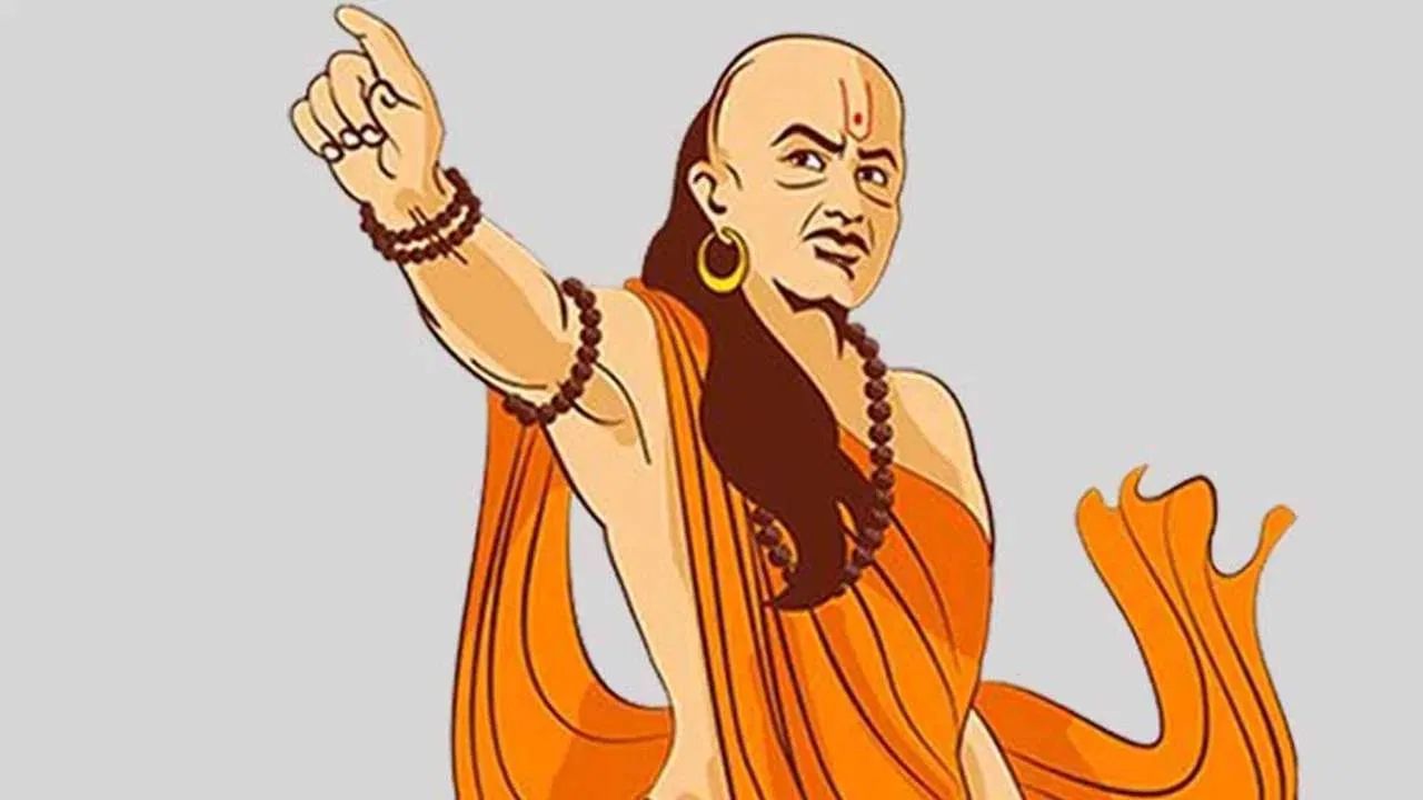 આચાર્ય ચાણક્ય બીજી વાત વિશે વાત કરતા કહે છે કે તમે હંમેશા સખત મહેનત કરો છો અને જો તમારામાં નમ્રતા નહીં હોય તો તમને તમારી મહેનતનું ફળ નહીં મળે. તેથી, જીવનમાં નમ્ર રહો.