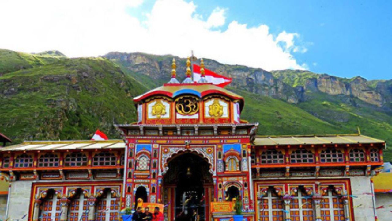 હૃદય, ડાયાબિટીસ, બીપી અને સાંધાના દુખાવાના દર્દીઓએ ચારધામની યાત્રામાં જતાં પહેલા ડોક્ટરની સલાહ લેવી જરુરી છે.યાત્રા પહેલા ઇસીજી, ઇકોકાર્ડિયોગ્રાફી અને બ્લડ પ્રેશર તપાસવું મહત્વપૂર્ણ છે