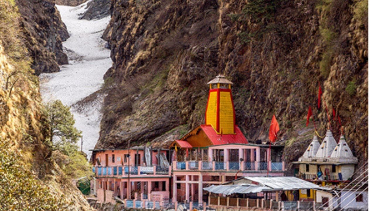 એક્સપર્ટનું કહેવું છે કે, જો તમને ઉંચાઈ પર શ્વાસ લેવામાં તકલીફ પડે છે તો પોર્ટેબલ ઓક્સીજન સિલેન્ડર તમારી સાથે જરુર રાખો. તેમજ એક ઓક્સોમીટર પણ તમારી સાથે રાખો.