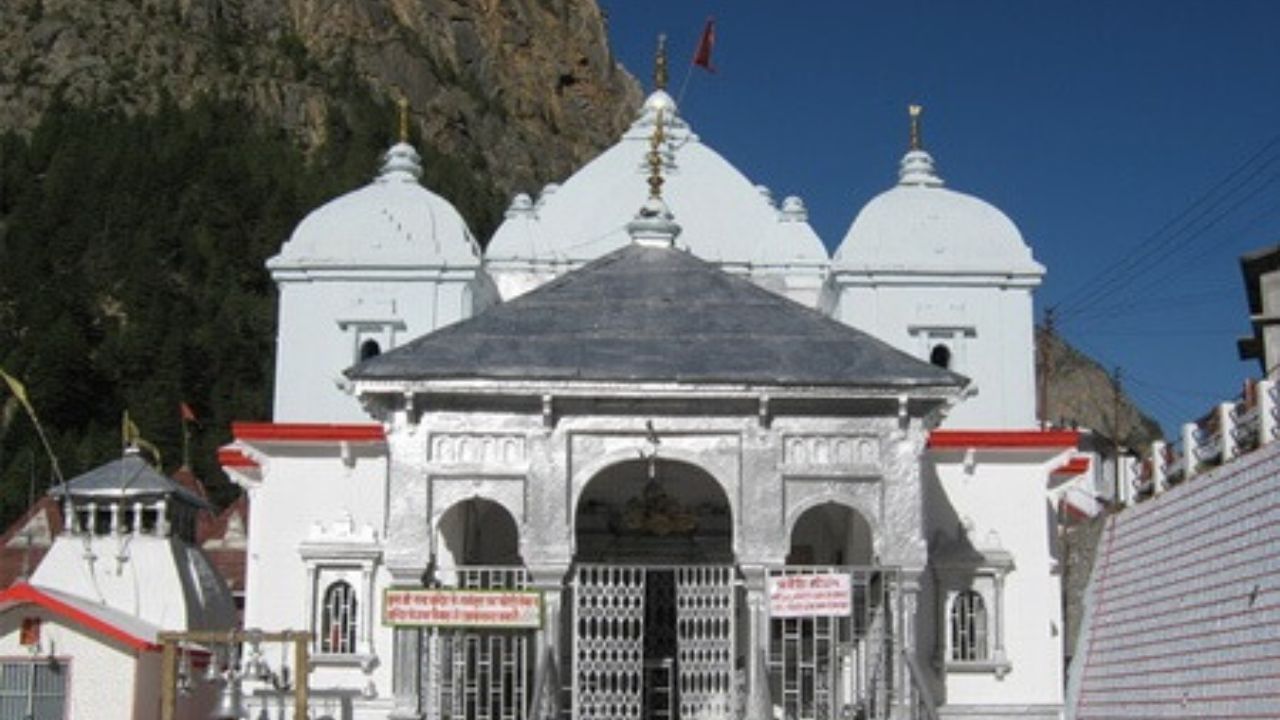 જે લોકો બીપી અને ડાયાબિટીસના દર્દીઓ છે. તેમણે પોતાની રેગ્યુલર દવાઓ સાથે રાખવી. જે લોકોને ડાયાબિટીસ છે તેમણે બ્લડ શુગર ચેક કરવાનું મશીન સાથે રાખવું જરુરી છે. તેમજ વધારે ઓયલી કે મસાલેદાર ફુડથી દુર રહો.