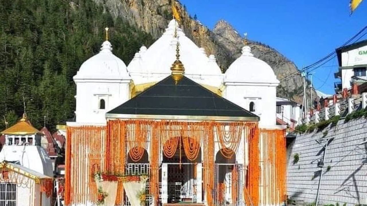 ગંગોત્રી અને યમુનોત્રીના કપાટ 30 એપ્રિલના રોજ ખુલશે.કેદારનાથના કપાટ 2 મે બદ્રીનાથના કપાટ 4 મે અને હેમકુંડ સાહિબના કપાટ 25 મેના રોજ ખુલશે. ચારધામની યાત્રા માટે યાત્રિકોનું રજિસ્ટ્રેશન ખુબ જરુરી છે. હવે તો ચારધામની યાત્રાનો ક્રેઝ ભારત સાથે અન્ય દેશના શ્રદ્ધાળુઓ માટે પણ ખુબ છે.