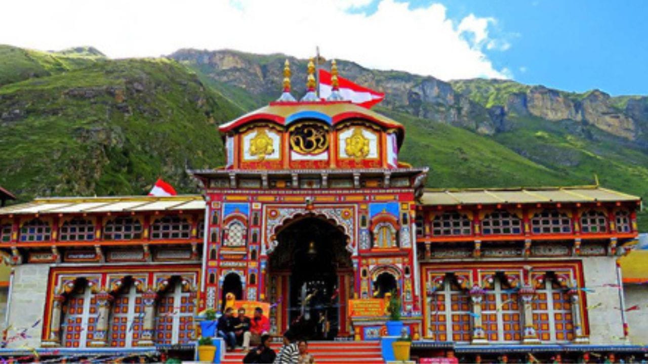 જમ્મુ-કાશ્મીરના પહેલગામમાં પર્યટકો પર થયેલા આતંકવાદી હુમલા બાદ પાકિસ્તાની હિંન્દુઓ માટે ચારધામની યાત્રામાં આવવાના રસ્તાઓ બંધ થઈ ગયા છે. કેદારનાથ,બદ્રીનાથ,ગંગોત્રી અને યમુનોત્રી ધામની યાત્રા કરવા માટે પાકિસ્તાનથી અંદાજે 77 લોકએ રજિસ્ટ્રેશન કર્યું હતુ.