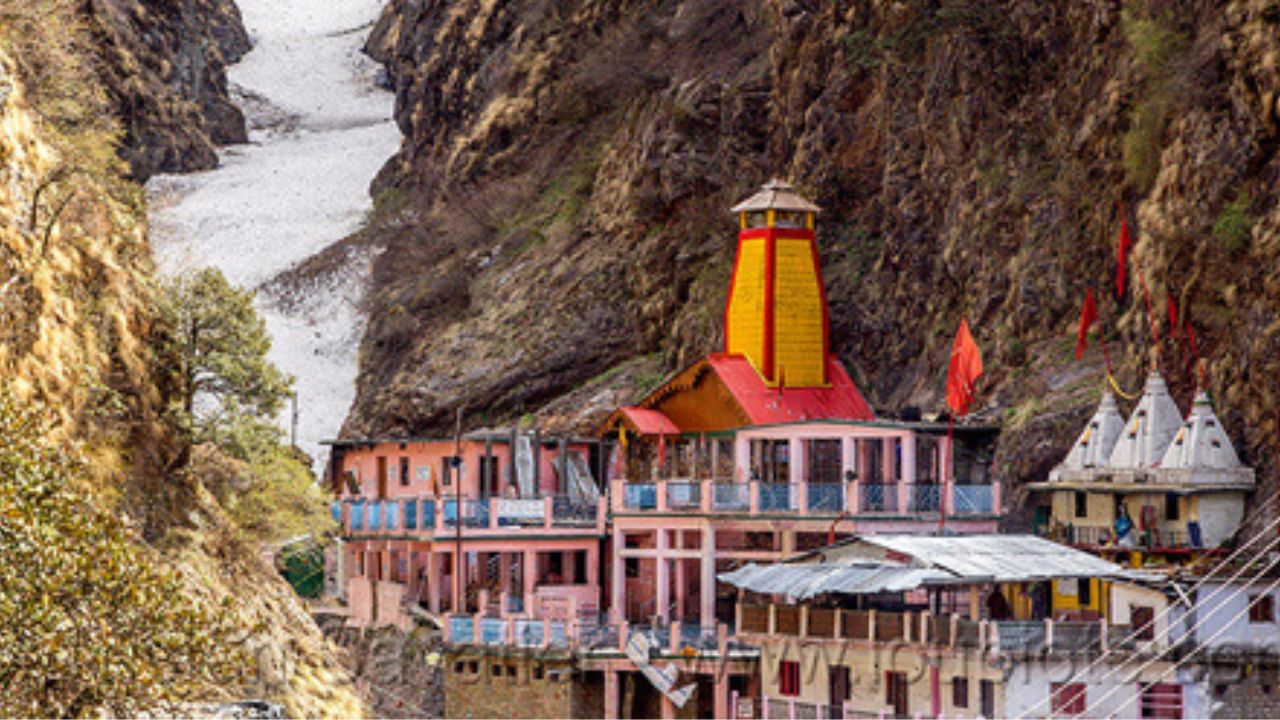 આ વખતે ચારધામની યાત્રા માટે યૂનાઈટેડ સ્ટેટ,નેપાલ અને મલેશિયાથી સૌથી વધારે ભક્તોએ રજિસ્ટ્રેશન કરાવ્યું છે. 30 એપ્રિલથી શરુ થઈ રહેલી ચારધામની યાત્રા માટે ઓનલાઈન રજિસ્ટ્રેશનનો આંકડો 21 લાખને પાર થઈ ચૂક્યો છે.