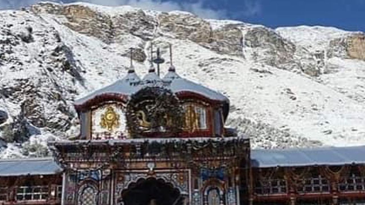 ઉત્તરાખંડ પ્રવાસન વિકાસ પરિષદે ચારધામ યાત્રા-2025માં યાત્રાળુઓની સુવિધા અને સલામતી માટે 20 માર્ચથી ઓનલાઇન આધાર અને પાસપોર્ટ આધારિત રજિસ્ટ્રેશન શરુ કર્યું છે. જેથી ભક્તોને તેમની નોંધાયેલ તારીખે દર્શનનો લાભ મળી શકે.