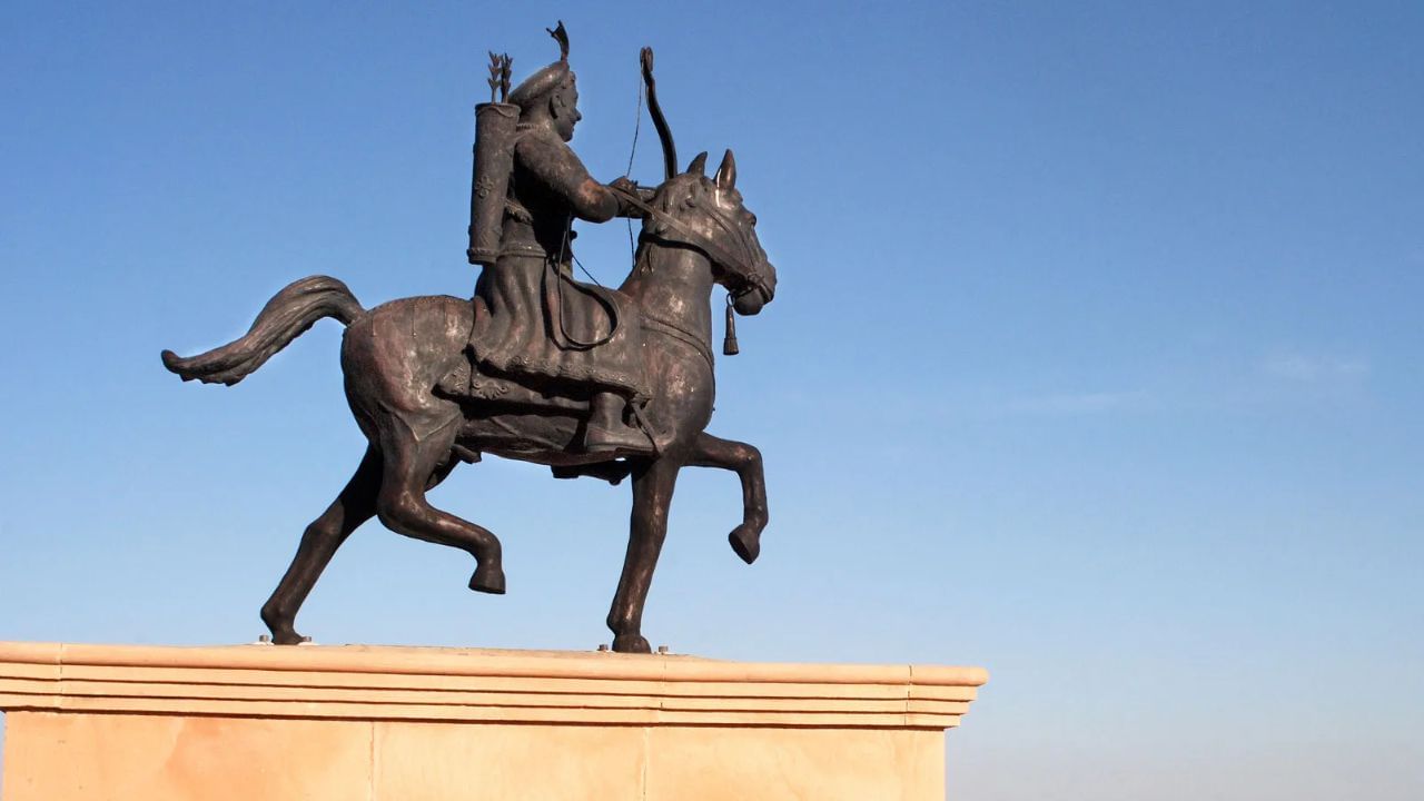 ઘણા ચૌહાણ પરિવારો હજુ પણ ગર્વથી તેમના પરાક્રમી ઇતિહાસ અને પરંપરાઓને જાળવી રાખે છે.