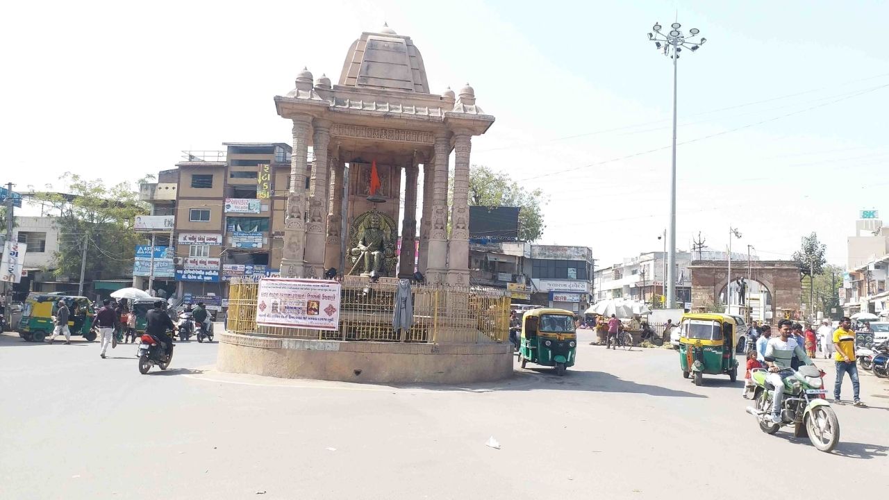 ચાવડા જાતિ મુખ્યત્વે રાજપૂત વંશનો એક ભાગ છે, પરંતુ સમય સાથે આ જાતિના લોકો વિવિધ સમાજ અને સમુદાયોમાં વિભાજિત થયા.