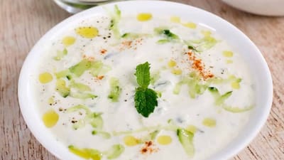 ઉનાળામાં લોકો રાયતાનું સેવન કરવાનું પસંદ કરતા હોય છે. ત્યારે વિવિધ પ્રકારના રાયતા બનાવવામાં આવે છે. તો કાકડીનું રાયતું બનાવવા માટે મધ્યમ કદની કાકડી, દહીં, જીરું પાઉડર, લાલ મરચું, ખાંડ, મીઠું, કોથમીર, લીલું મરચું, તેલ , રાઈ સહિતની વસ્તુઓની જરુરત પડશે. 