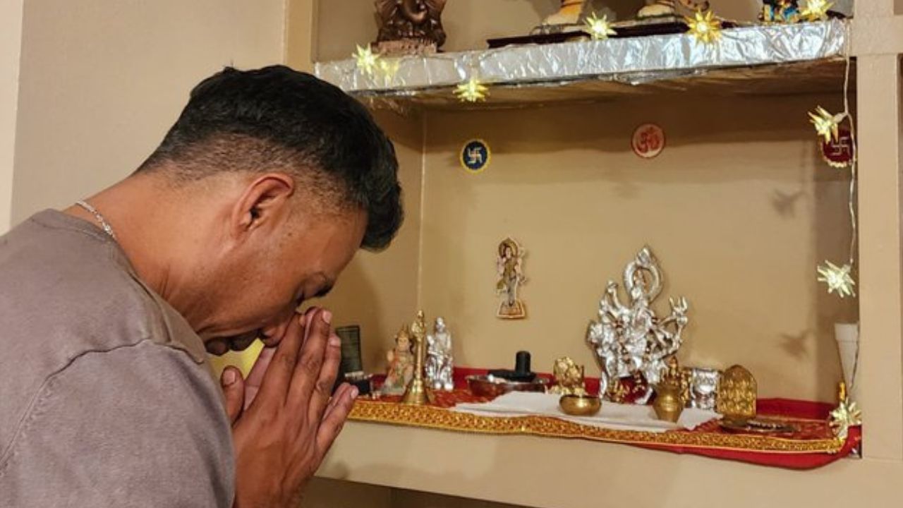 આ પછી દાનિશ કનેરિયા પણ પાકિસ્તાન રાષ્ટ્રીય ટીમ માટે રમ્યા છે. જોકે, દાનિશ પછી કોઈ હિન્દુ ક્રિકેટર પાકિસ્તાન ક્રિકેટ ટીમમાં પ્રવેશ્યો નથી. તમને જણાવી દઈએ કે દાનિશને પોતાના ધર્મમાં ઊંડી શ્રદ્ધા અને વિશ્વાસ છે.