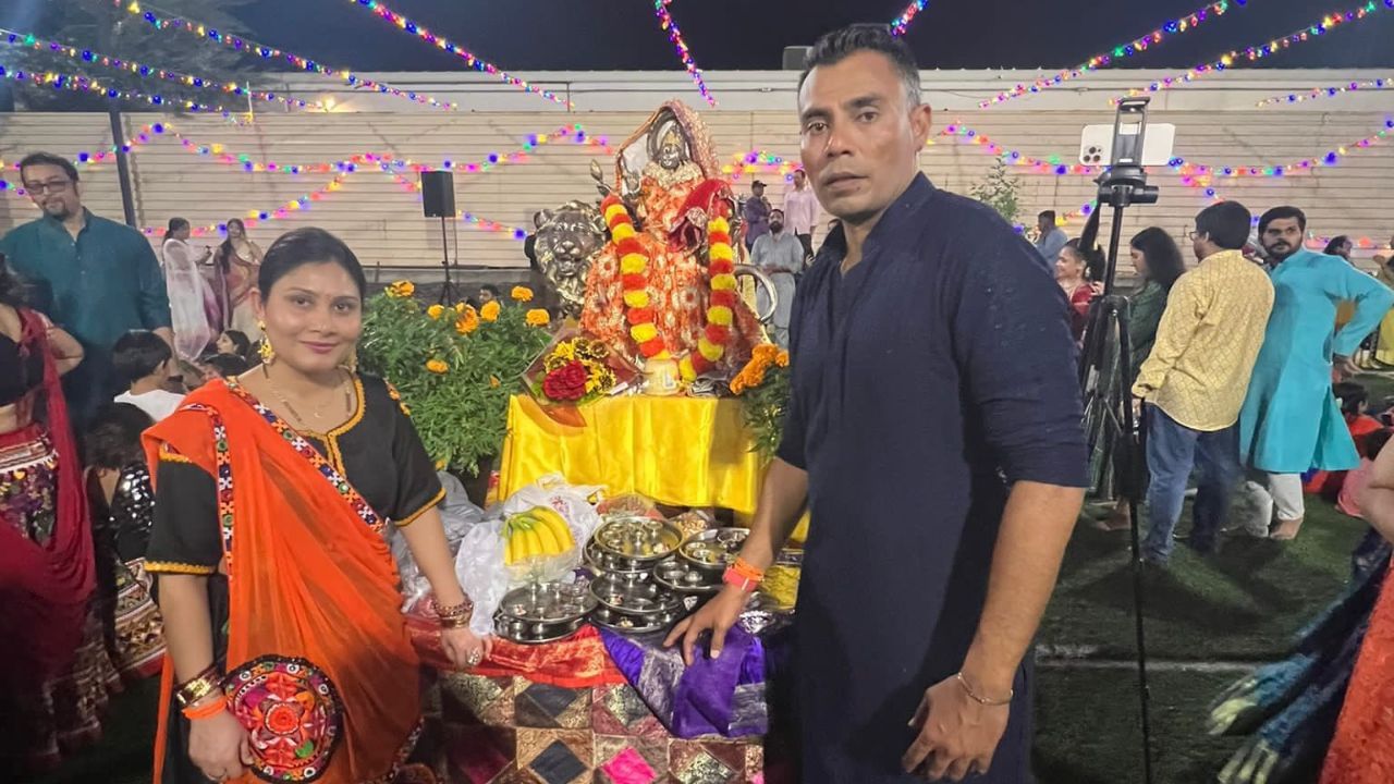 તેમના પૂર્વજો એક સદી પહેલા સુરતથી સ્થળાંતર કરીને કરાચીમાં સ્થાયી થયા હતા.ભૂતપૂર્વ ટેસ્ટ વિકેટકીપર અનિલ દલપત, જે તેમના પિતરાઈ ભાઈ છે, પાકિસ્તાન માટે રમનાર પ્રથમ હિન્દુ છે,