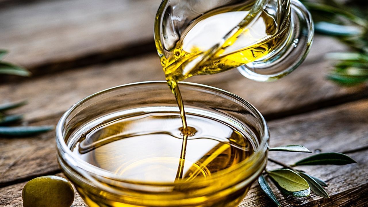 પરંતુ શું તમે ક્યારેય વિચાર્યું છે કે તમારા આહારમાંથી તેલ દૂર કરવાથી તમારા શરીર પર શું અસર પડી શકે છે?