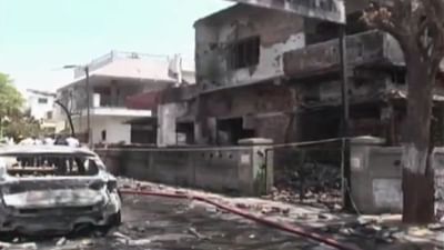 અમદાવાદના જીવરાજ પાર્ક ચાર રસ્તા નજીક જ્ઞાનદા સોસાયટીના એક મકાનમાં એસી રિપેર કરવા ઉપરાંત એસીના સ્પેરપાર્ટસનુ ગોડાઉન હતું. જેમાં રવિવાર 6 એપ્રિલે લાગેલી આગ એટલી ભયાનક હતી કે, બધુ જ બળીને ખાક તઈ ગયું. આ આગમાં સગર્ભા મહિલા અને તેનો પુત્ર મોતને ભેટ્યા છે.