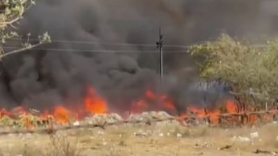 Breaking News: કલોલ-મહેસાણા હાઇવે પર પેટ્રોલ પંપ પાસે લાગી ભીષણ આગ, જુઓ Video Breaking News: કલોલ-મહેસાણા હાઇવે પર પેટ્રોલ પંપ પાસે લાગી ભીષણ આગ, જુઓ Video