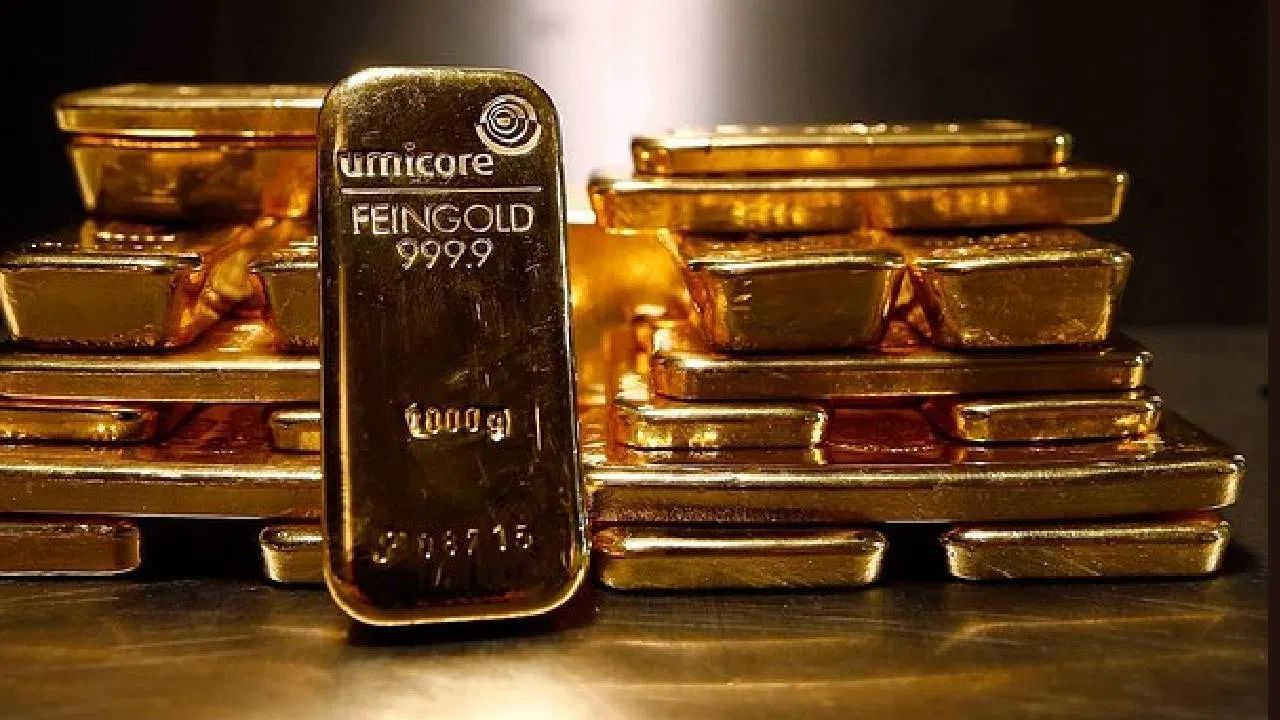 બેંકો અને ગોલ્ડ લોન આપતી સંસ્થાઓ સોનાના કુલ મૂલ્યના 75 ટકા સુધી લોન આપે છે. જો આપણે આ રીતે જોઈએ તો, 10 ગ્રામ સોનાની કિંમત હાલમાં દા.ત.. 98 હજાર રૂપિયાની આસપાસ છે. આ રીતે, જો તમારી પાસે 10 ગ્રામ સોનું છે, તો તમને લગભગ 73-74 હજાર રૂપિયાની લોન મળશે. (All Image - Unsplash)