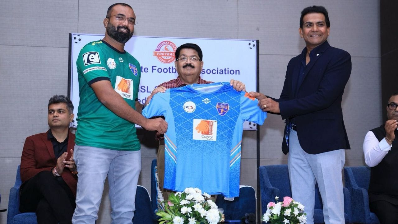 GSLમાં કુલ છ ફ્રેન્ચાઈઝી ટીમો ભાગ લેશે, જેમાં અમદાવાદ એવેન્જર્સ, ગાંધીનગર જાયન્ટ્સ, કર્ણાવતી નાઈટ્સ, સૌરાષ્ટ્ર સ્પાર્ટન્સ, સુરત સ્ટ્રાઈકર્સ અને વડોદરા વોરિયર્સનો સમાવેશ થાય છે. ગુજરાત સુપર લીગ સિઝન 2ની ઉદ્દઘાટન મેચ આગામી 1 મે, 2025ના રોજ સાંજે 7:00 વાગ્યાથી ટ્રાન્સસ્ટેડિયા ખાતે શરૂ થશે. 