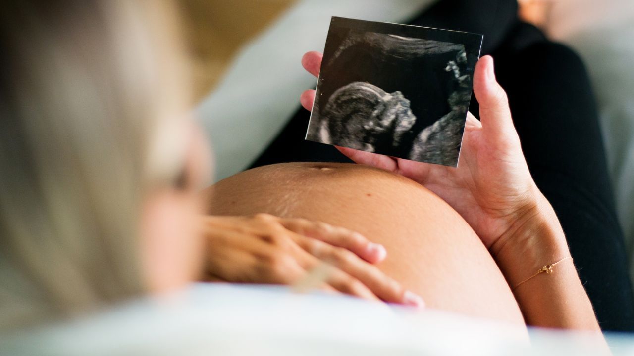 નોંધ : અહીં આપવામાં આવેલી માહિતી ફક્ત આપની જાણકારી માટે છે. કોઈ પણ ઈલાજ કરતાં પહેલા કે,અમલમાં લેતા પહેલા નિષ્ણાતોની સલાહ લેવી જરુરી છે. ( all photo:canva)