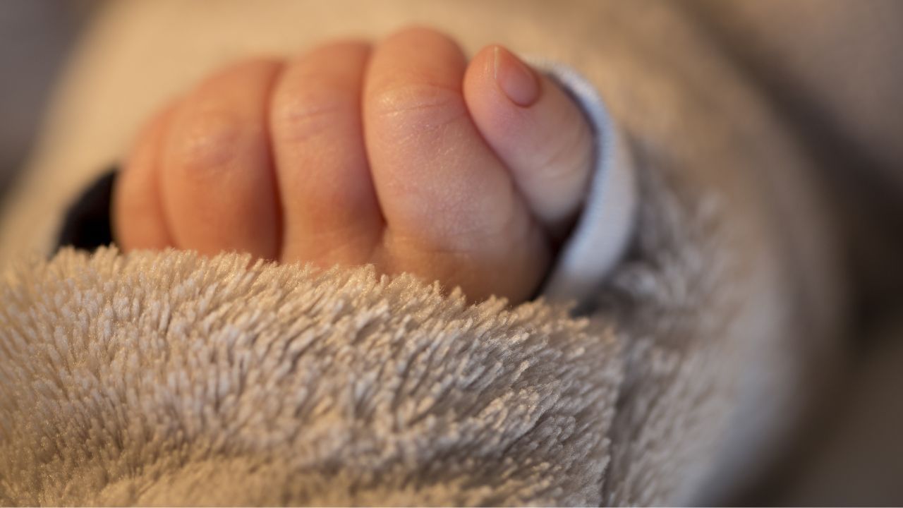 જે રીતે દરેક વસ્તુઓના ફાયદા અને નુકસાન છે. તેવી જ રીતે વોટર બર્થના પણ કેટલાક ફાયદા અને નુકસાન પણ છે.જો વોટર બર્થ દરમિયાન નાળ વળી જાય, તો તે બાળક માટે સમસ્યાઓનું કારણ બને છે કારણ કે બાળક નાળ દ્વારા માતા સાથે જોડાયેલું હોય છે. 