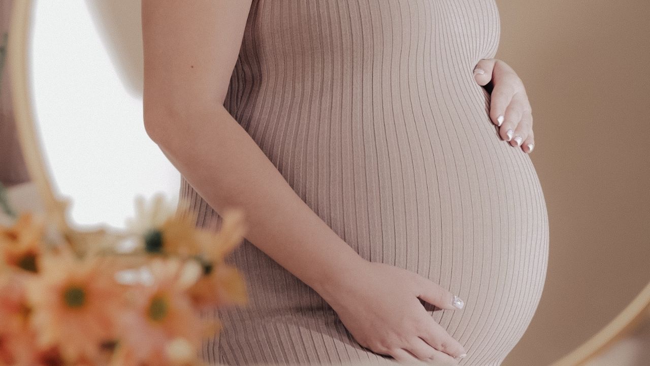 પેઈનલેસ ડિલિવરી માટે સૌથી પહેલા મહિલાની મેડિકલ હિસ્ટ્રી અને બ્લડ પ્રેશરની તપાસ કરવામાં આવે છે. ઇન્જેક્શન આપવાથી લઈ સમગ્ર પ્રોસેસમાં ડોક્ટરને અંદાજે 15 થી 20 મિનિટનો સમય લાગે છે.